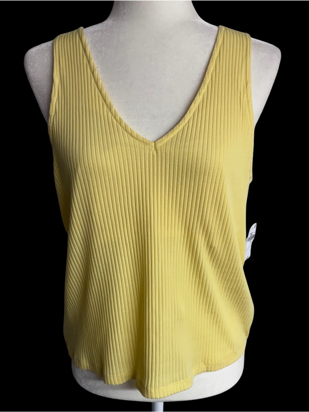 Old Navy Sleeveless Ribbed Loop-Back Sunbeam
Halter Top Size XL - Picture 2 of 9